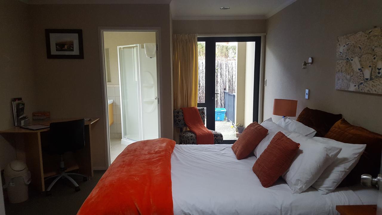 Heta Road B&B New Plymouth Esterno foto